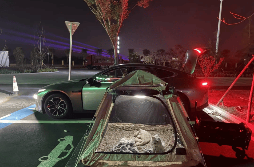 庆期间年轻人旅行掀起“帐篷过夜”热潮pg电子游戏网站不住酒店住帐篷！国(图3)