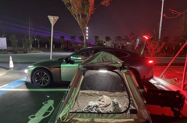 关注 专家：鼓励探索精神 但安全是前提pg电子试玩入口年轻人旅游带帐篷过夜引(图4)